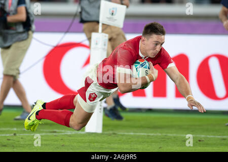 Yokohama, Japon. 27 Oct, 2019. Josh Adams de galles marque un essai lors de la Coupe du Monde de Rugby match de demi-finale entre le Pays de Galle et l'Afrique du Sud, dans la préfecture de Kanagawa, Japon, le 27 octobre 2019 : Crédit photographique/Agence européenne du sport Alamy Live News Banque D'Images