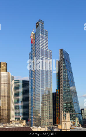 Ville de London financial district gratte-ciel : Tower 42, 100 Bishopsgate, 22 Bishopsgate, Cheesegrater, et quartier historique de St Andrew Undershaft Banque D'Images