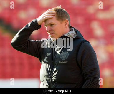 Gestionnaire celtique Neil Lennon sur le terrain avant le match de championnat écossais de Ladbrokes Pittodrie Stadium, Aberdeen. Banque D'Images