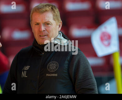 Gestionnaire celtique Neil Lennon sur le terrain avant le match de championnat écossais de Ladbrokes Pittodrie Stadium, Aberdeen. Banque D'Images