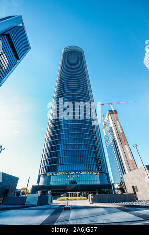 Madrid, Espagne - Oct 26, 2019 : Eurostars Madrid Tower Hotel Cuatro Torres en quatre tours de Madrid, Espagne Banque D'Images