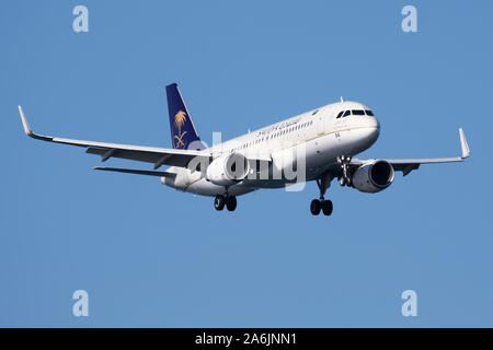 Istanbul / Turquie - 29 mars 2019 : Saudia Airbus A320 HZ-AS84 avion du passager à l'atterrissage à l'aéroport Ataturk d'Istanbul Banque D'Images