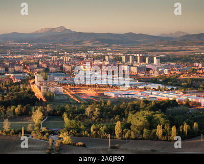 Vue du sommet vers le bas d'Olarizu Vitoria ville et le quart-temps Salburua, images superposées. Vitoria-Gasteiz, Pays Basque, Espagne Banque D'Images