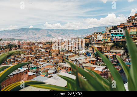 Plus d'avis sur des maisons sur les collines de Comuna 13 à Medellin, Colombie Banque D'Images