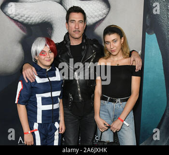 Californie, USA. 26Th Oct, 2019. Charlotte Rose McDermott, Dylan McDermott, Colette Rose McDermott . FX's 'American Horror Story' 100e épisode fête au Hollywood Forever Cemetery . Credit : MediaPunch Inc/Alamy Live News Banque D'Images