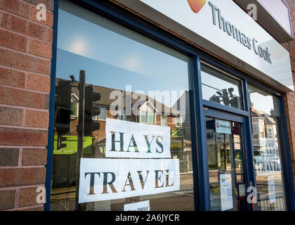 Hays Travel signe temporaire dans la fenêtre d'une ancienne agence de voyage Thomas Cook, West Bridgford, Nottinghamshire, Angleterre, Royaume-Uni Banque D'Images