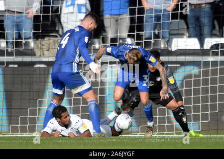 Swansea, Royaume-Uni. 27 octobre 2019. Wayne Routledge de Swansea City est proche de la cotation au cours de la Sky Bet Championship match entre la ville de Swansea et de Cardiff City au Liberty Stadium de Swansea, le dimanche 27 octobre 2019. (Crédit : Jeff Thomas | MI News) photographie peut uniquement être utilisé pour les journaux et/ou magazines fins éditoriales, licence requise pour l'usage commercial Crédit : MI News & Sport /Alamy Live News Banque D'Images