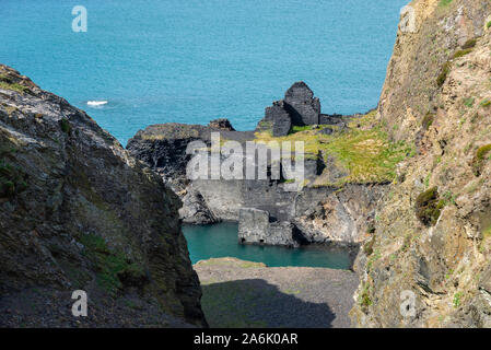 Ancienne carrière ruines à Abereiddy sur la côte de l'Pembroekshire, au Pays de Galles. Banque D'Images