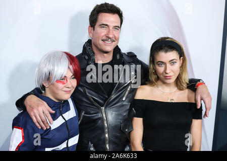 Hollywood, Etats-Unis. 26Th Oct, 2019. HOLLYWOOD, LOS ANGELES, CALIFORNIE, USA - Le 26 octobre : Charlotte Rose McDermott, Dylan McDermott et Colette Rose McDermott arrivent à FX's 'American Horror Story' 100e épisode fête au Hollywood Forever Cemetery, le 26 octobre 2019 à Hollywood, Los Angeles, Californie, USA. (Photo par Xavier Collin/Image Crédit : Agence de Presse) L'agence de presse Image/Alamy Live News Banque D'Images