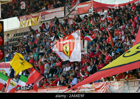 Scarperia E San Piero, Italie. 27 Oct, 2019. tribuna fans ferrariduring Défi Ferrari World Finals - Mugello 2019, Ferrari Challenge Cup à Scarperia e San Piero, Italie, le 27 octobre 2019 - LPS/Alessio Marini Crédit : Alessio Marini/fil LPS/ZUMA/Alamy Live News Banque D'Images