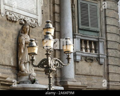 Close up de l'hiver statue en Quattro Canti, Palermo Banque D'Images