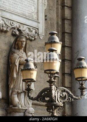 Close up de l'hiver statue en Quattro Canti, Palermo Banque D'Images