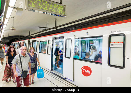 Barcelone Espagne,Catalogne Transports métropoles de Barcelone TMB,métro,métro,transport rapide,train arrêté,station,plate-forme,passagers Comput Banque D'Images