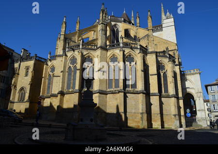 Cathédrale Sainte-Marie ou Notre-Dame de Bayonne dans la ville de Bayonne, au Pays Basque, France. Banque D'Images