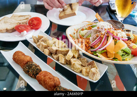 Barcelone Espagne, Catalogne El Born, quartier historique, Ciutat Vella, Carrer de la Princesa, Restaurant Argenti El Foro, restaurant, intérieur, nourriture pla Banque D'Images