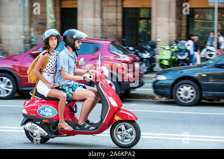 Barcelone Espagne,Catalogne Catalunya,El Born,quartier historique,Ciutat Vella,circulation de rue,homme hommes adultes,femme femme femme femme femme adulte adul Banque D'Images