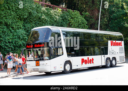 Barcelone Espagne,Catalogne Catalunya,Parc de Montjuic,bus touristique à impériale,passagers,embarquement,Polet Vinkovci compagnie croate d'autocars,Spa Banque D'Images