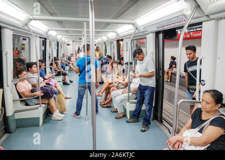 Barcelone Espagne,Catalogne Catalunya,Transports Metropolitans de Barcelone TMB,métro,métro,transport rapide,train,intérieur,intérieur intérieur intérieur,intérieur,passeng Banque D'Images