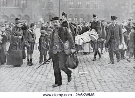 WW1 soldat belge blessé à Bruges Belgique, vintage photographie de 1914 Banque D'Images