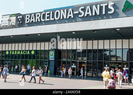 Barcelone Espagne,Catalonia Barcelona-Sants Renfe Gare,extérieur,passagers navetteurs,entrée principale,ES190825007 Banque D'Images
