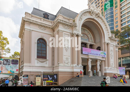 Ho Chi Minh Ville / Vietnam - 3 mars 2019 : l'opéra construit par l'architecte français Eugène Ferret en 1897. Banque D'Images