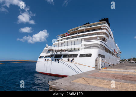 Retour d'un navire de croisière, amarré à l'embarcadère, le port de basse terre, Guadeloupe Banque D'Images