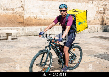 Valencia Espagne hispanique, Ciutat Vella, vieille ville, centre historique, Plaza Placa de la Almoina l'Almoina, place publique, liveur, messager de vélo, travail Banque D'Images