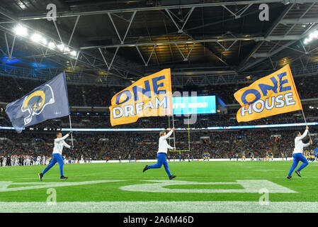 Londres, Royaume-Uni. 27 octobre 2019. Au cours de la NFL Rams flagbearers match Cincinnati Bengals v Los Angeles Rams au stade de Wembley, le jeu 3 de cette année, les jeux de NFL. Crédit : Stephen Chung / Alamy Live News Banque D'Images