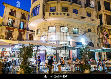 Valencia Espagne hispanique, Ciutat Vella, vieille ville, centre historique, Plaza del Mercat, birra & Blues, restaurant, bar, soirée de nuit, repas en plein air, tables, umb Banque D'Images