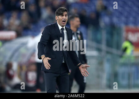 Rome, Italie. 27 Oct, 2019. Paulo Fonseca manager de Roms comme au cours de la Serie une correspondance entre les Roms et l'AC Milan au Stadio Olimpico, Rome, Italie le 27 octobre 2019. Photo par Luca Pagliaricci. Usage éditorial uniquement, licence requise pour un usage commercial. Aucune utilisation de pari, de jeux ou d'un seul club/ligue/dvd publications. Credit : UK Sports Photos Ltd/Alamy Live News Banque D'Images