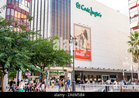 Valencia Espagne hispanique,Ciutat Vella,vieille ville,centre historique,Plaza de los Pinazo,El Corte Inglés,grand magasin,extérieur,panneau,vente,rabais,pedest Banque D'Images