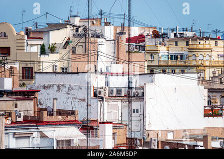 Valencia Espagne hispanique, Ciutat Vella, vieille ville, centre historique, vue sur le toit, quartier, câble électrique, antenne, climatisation unités, toits Banque D'Images