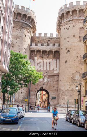 Valence Espagne,Ciutat Vella,vieille ville,quartier historique,Torres de Quart,tours défensives de style gothique,1400s,mur de la ville médiévale,monument historique,arche Banque D'Images