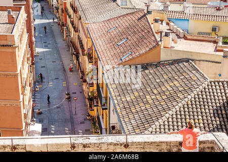 Valence Espagne,Ciutat Vella,vieille ville,quartier historique,Carrer de Quart,rue,toits,toits de tuiles de tonneau de terre cuite,immeubles résidentiels d'appartements,vi Banque D'Images