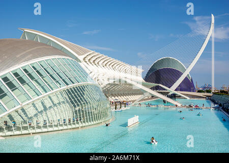 Valence Espagne,las Artes y las Ciencias,Cité des Arts et des Sciences,Santiago Calatrava,architecture,l'Hemisferic planétarium laserium,principe Felipe Prin Banque D'Images