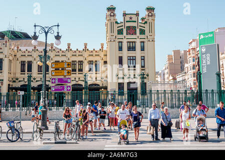 Valencia Espagne,Carrer de Xativa,Estacio del Nord,Gare de Renfe,extérieur,Art Nouveau,architecte Demetrio Ribes Marco,rue traversant,pedes Banque D'Images