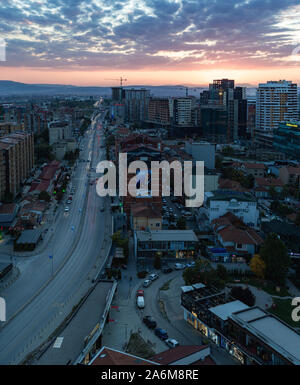 Coucher du soleil à Pristina Banque D'Images