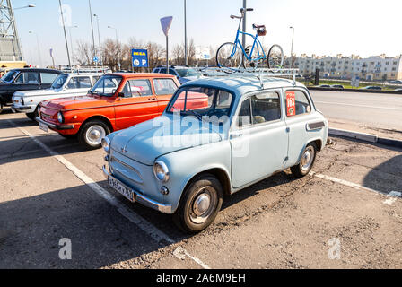 Samara, Russie - le 26 octobre 2019 : Vintage automobile soviétique ZAZ-965 stationné jusqu'à la rue de la ville Banque D'Images