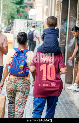 Barcelone Espagne,Catalogne Catalunya,Eixample,Carrer la Majorque,piétons,homme hommes adultes,femme femme femme femme adulte,garçon garçons l Banque D'Images