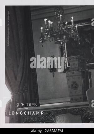 Affiche publicitaire de la maison Longchamp avec Kate Moss dans la version papier du magazine de l'année 2010, de la publicité, publicité de creative Longchamp 2010s Banque D'Images