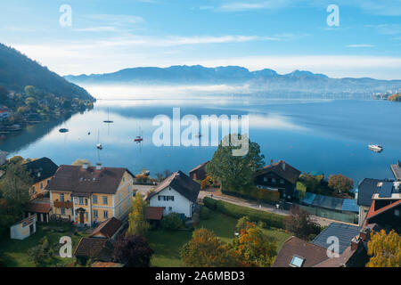 Avis de Gmunden et le Traunsee du Grünberg à Gmunden, Autriche, OÖ, lors d'une journée ensoleillée à l'automne Banque D'Images