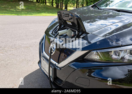 Toronto, Canada-September 10, 2019 : voiture électrique chargement de la batterie de l'chargeur électrique Banque D'Images