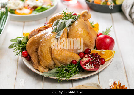 Sélection de l'alimentation de l'action de grâce - la Turquie, purée de pommes de terre, haricots verts, tarte aux pommes sur fond rustique Banque D'Images