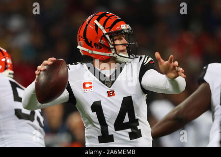 Londres, Royaume-Uni. 27 Oct, 2019. Bengal's quarterback Andy Dalton # 14 au cours de la NFL Bengals de Cincinnati entre jeu et la béliers au stade de Wembley à Londres, Royaume-Uni. 27 Octobre 2019 : Crédit photographique/Agence européenne du sport Alamy Live News Banque D'Images