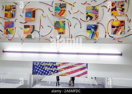 Géorgie,Atlanta,Hartsfield-Jackson aéroport international d'Atlanta,terminal,intérieur,États-UnisDouane et protection des frontières CBP, entrée mondiale, art public, bienvenue Banque D'Images