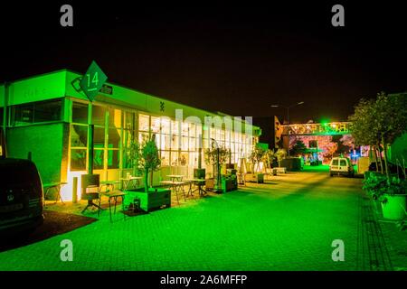 EINDHOVEN, Pays-Bas. 27 Oct, 2019. dutchnews, confus femme menace avec couteau et demande de l'argent le jour de la clôture de la Semaine du Design Néerlandais : Crédit Photos Pro/Alamy Live News Banque D'Images