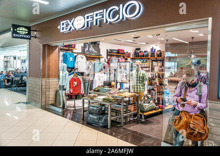 Georgia,Atlanta,Hartsfield-Jackson aéroport international d'Atlanta,terminal,intérieur,d'office,magasin,entrée principale,vêtements de voyage,shopping,homme,p Banque D'Images