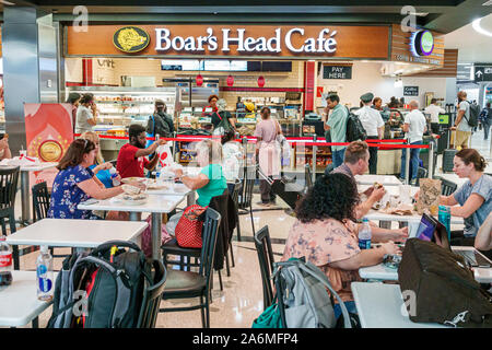 Georgia,Atlanta,Hartsfield-Jackson aéroport international d'Atlanta,à l'intérieur,aire de restauration,Boar's Head Cafe,deli,restauration rapide, restaurant, magasin de sandwich,homme,femme Banque D'Images