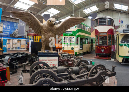 Le grand hall d'exposition, le Musée National à Crich Tramway Tramway Village, Crich, Derbyshire Banque D'Images