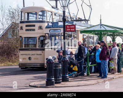 Les tramways de travail à Crich Tramway Village, le Musée National, Tramway Derbyshire Banque D'Images